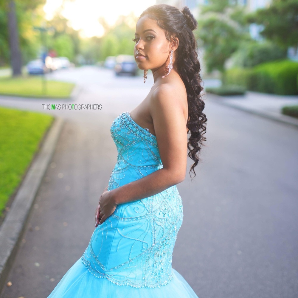 Love this Dress. La Femme size 2/4 Aqua Lt Blue - Picture 1 of 5